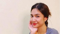 Lagi di depan laptop aja cantik banget. Foto: Instagram Mikha Tambayong