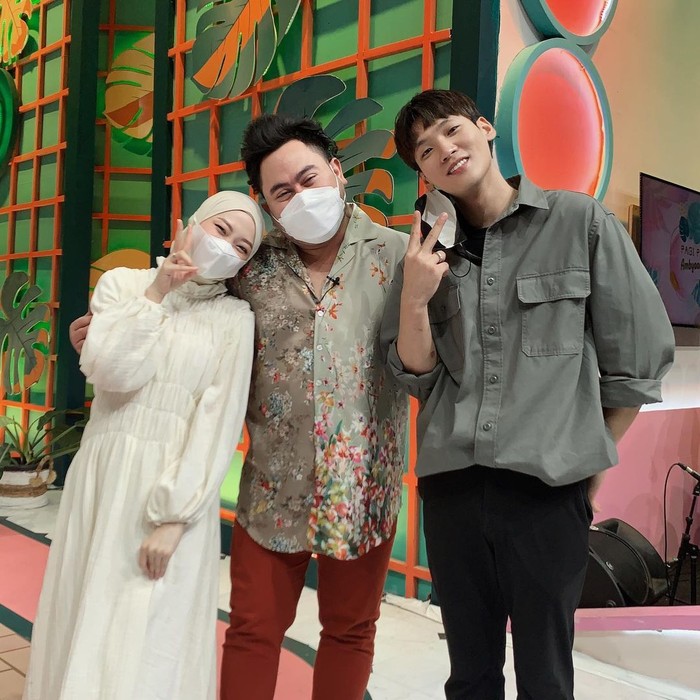 Suami Julia Prastini