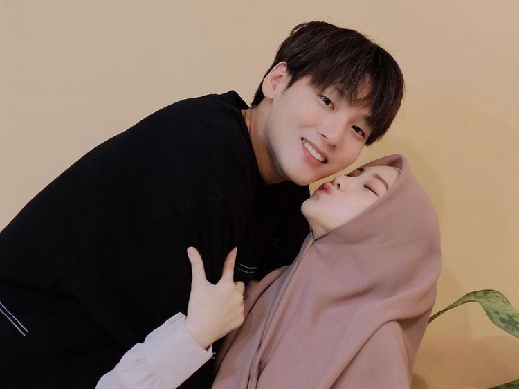 Potret Mesra Selebgram Julia Prastini, Suaminya Korea Mualaf