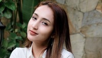 Nadia Alaydrus selain dikenal sebagai dokter, ia juga merupakan selebgram dan content creator. Foto: dok instagram Dr. Nadia Alaydrus