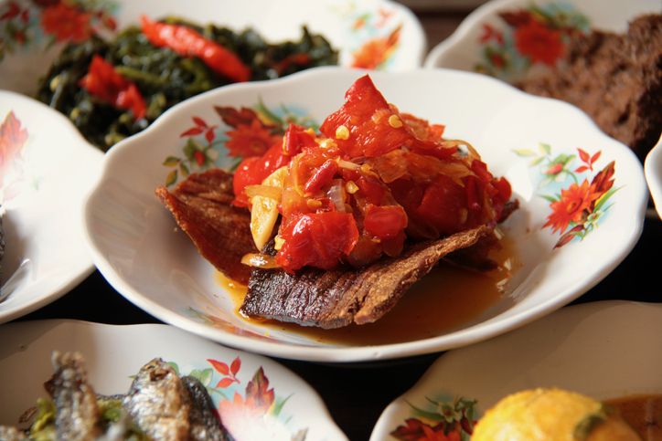 Bawa Duit Rp 10.000 Bisa Kenyang Makan Nasi Padang di 5 Tempat Ini
