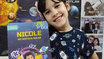 Dari kesuksesannya, ia memiliki buku yang ditulisnya di-Instagram masih bertema yang ada hubungannya dengan saya dan cerita tentang saya. Foto: Instagram/@nicolinha2012