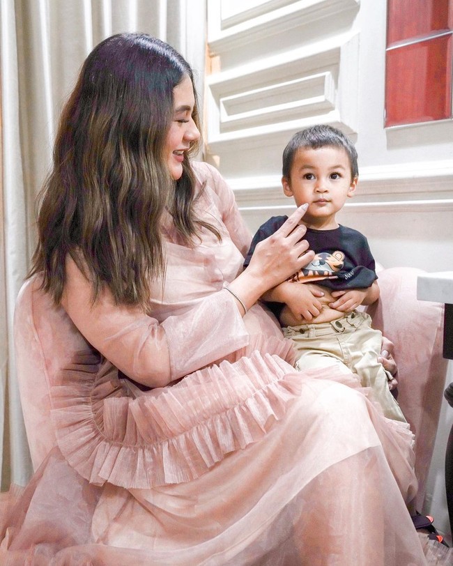 Terungkap jika mereka sudah mulai menyiapkan nama. Paula mengaku jika anak keduanya juga akan berinisial K tapi kali ini mungkin tidak ada unsur binatang. Sedangkan Lesti mengaku sudah menyiapkan nama anak sebelum nikah. Foto: Instagram @paula_verhoeven