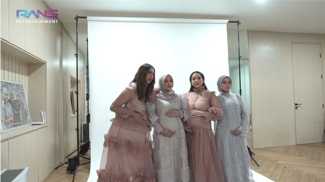 Dalam video yang diunggah di YouTube, Gigi mengatakan jika ia pemotretan itu dilakukan secara mendadak. Foto: YouTube Rans Entertainment