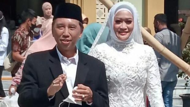 pernikahan di bojonegoro diarak alat berat