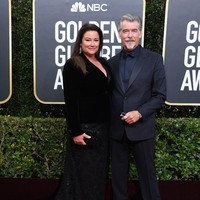 Pierce Brosnan sudah dua kali menikah. Keely yang mantan jurnalis itu dinikahi Pierce pada 2001. Dari pernikahan tersebut, Pierce dikaruniai dua anak, Dylan dan Paris Brosnan. Sedangkan dari pernikahan sebelumnya dengan mendiang aktris Cassandra Harris, dia dikaruniai seorang anak kandung, Sean Brosnan dan dua anak tiri. Foto: dok. AFP