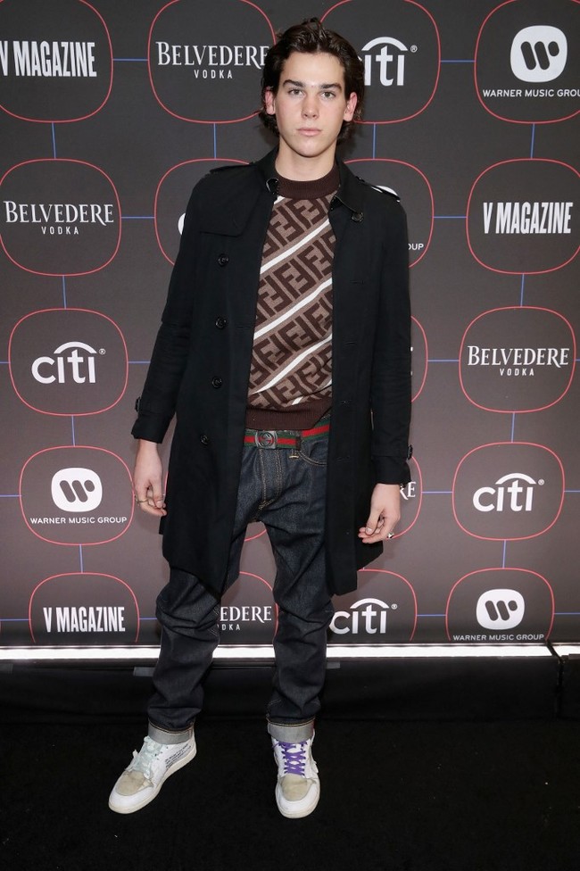 Paris Brosnan saat ini berusia 20 tahun. Dia terjun ke industri hiburan seperti sang ayah namun berbeda jalur. Pria berzodiak Pisces itu berkarier di dunia modelling. Foto: dok. AFP