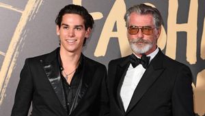 Pierce Brosnan & Istri Mesra 20 Tahun Nikah, Ketampanan Putranya Bikin Salfok