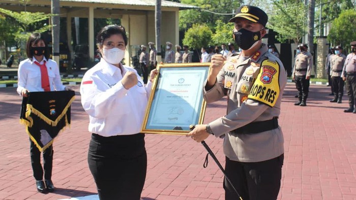polres nganjuk terima penghargaan dari TRC PPA