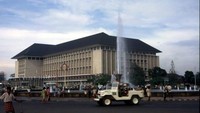 Potret air mancur di kawasan Bank Indonesia.   