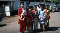 Kumpulan pelajar perempuan di Sekolah Tarakanita Tendean.  