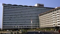 Potret Hotel Indonesia (HI). Di bundaran HI zaman dulu ada space trotoarnya.  