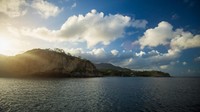 Turis yang sudah maupun belum divaksin harus melalui karantina selama dua minggu dan tes COVID-19(iStock)