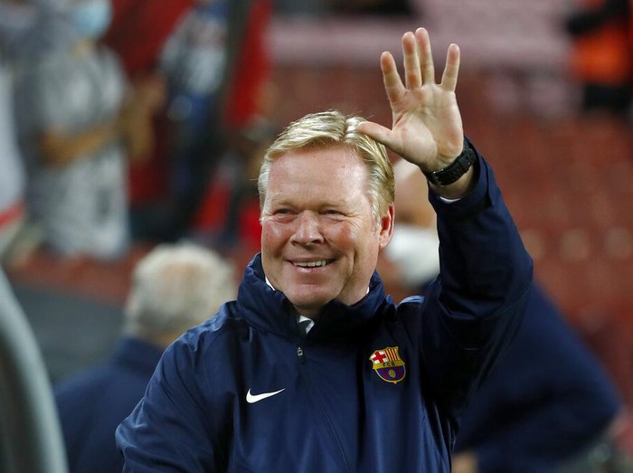 Barcelona's head coach Ronald Koeman waves during the Spanish La Liga soccer match between Barcelona and Granada, at the Camp Nou stadium in Barcelona, Spain, Monday, Sept. 20, 2021. (AP Photo/Joan Monfort)