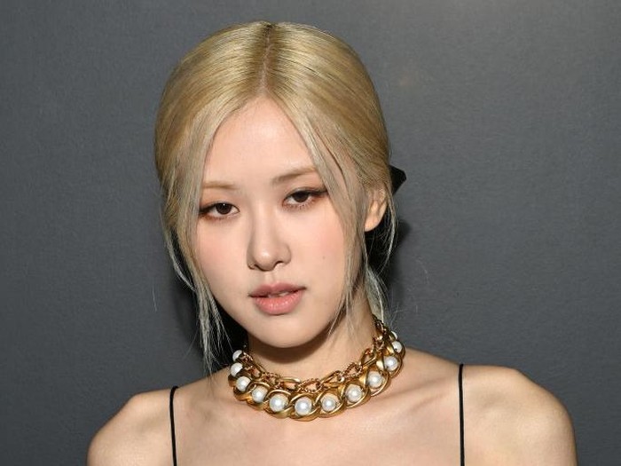 PARIS, FRANCE - SEPTEMBER 28: (EDITORIAL USE ONLY - For Non-Editorial use please seek approval from Fashion House) Rosé Park attends the Saint Laurent Womenswear Spring/Summer 2022 show as part of Paris Fashion Week on September 28, 2021 in Paris, France. (Photo by Pascal Le Segretain/Getty Images)