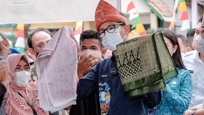 Sandiaga di Desa Wisata Rigis Jaya, Lampung.