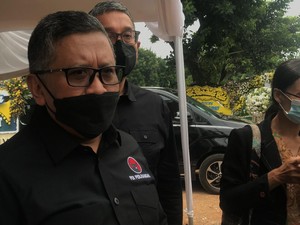 Hasto: Bu Mega Sarankan Sabam Sirait Dimakamkan dengan Protokol Partai