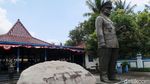 Tidak Musnah, Pak Gatot! Patung Soeharto Ini Malah Gede Banget