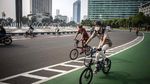 Berbatik, Anies Gowes di Kawasan Bundaran HI