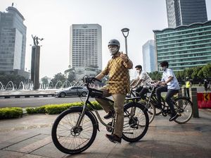 Berbatik, Anies Gowes di Kawasan Bundaran HI