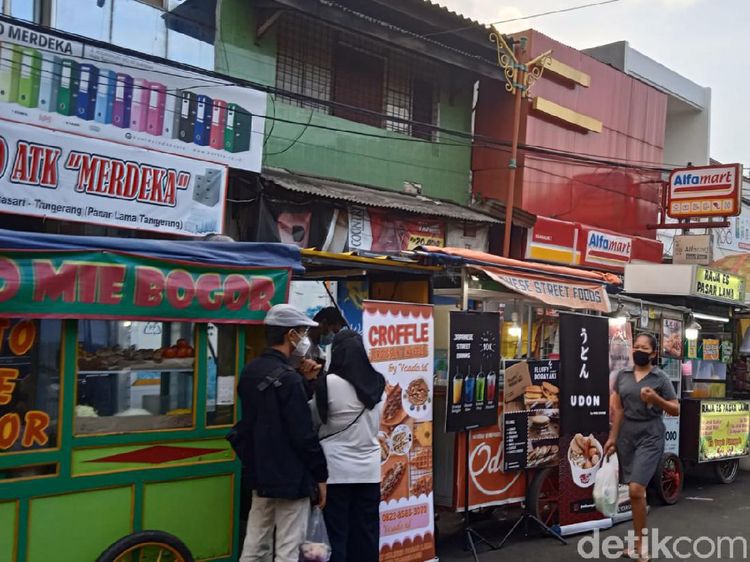 Di Pasar Lama Tangerang, Banyak Jajanan Enak dan Murah!