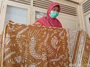 Perjuangan dan Kecintaan di Balik Kelestarian Batik Indramayu