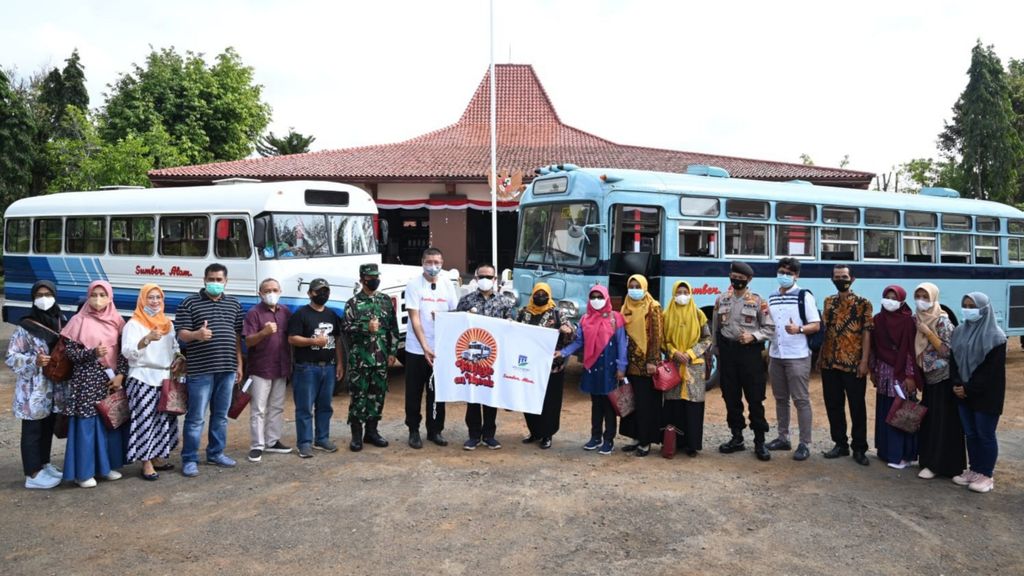 Bus wisata Kebumen