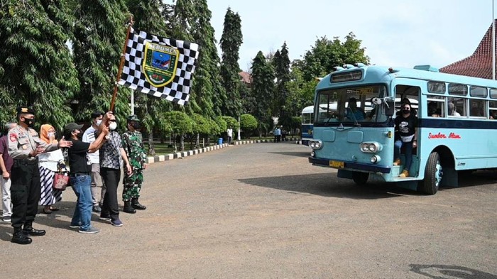 Bus wisata Kebumen