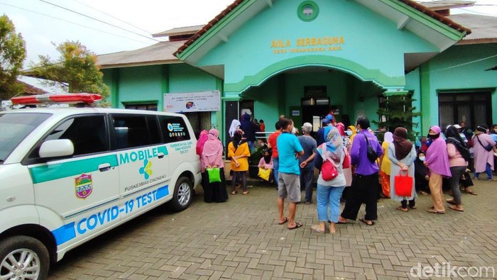 Pemkab Ciamis mendapat kiriman 33 ribu vaksin dari pemerintah pusat. Kini Ciamis gencar melakukan vaksinasi kepada warga hingga ke desa-desa.