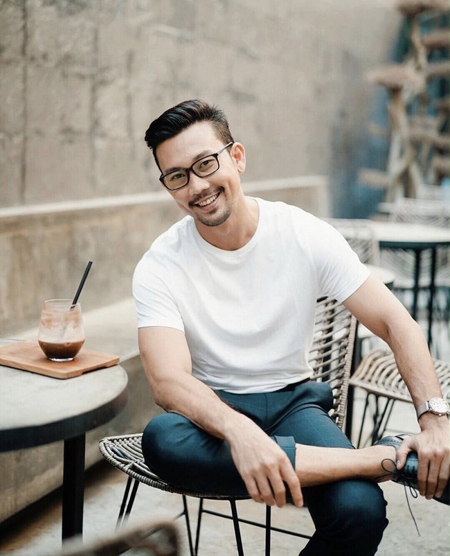 Denny Sumargo termasuk artis yang batal menikah walaupun sudah bertunangan. Sebelum menikahi istrinya saat ini, Olivia Allan, ia dikabarkan pernah bertunangan dengan pengusaha wanita, Dita Soedarjo. Foto: Instagram @dennysumargo