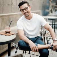 Denny Sumargo termasuk artis yang batal menikah walaupun sudah bertunangan. Sebelum menikahi istrinya saat ini, Olivia Allan, ia dikabarkan pernah bertunangan dengan pengusaha wanita, Dita Soedarjo. Foto: Instagram @dennysumargo