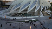 Paviliun negara tuan rumah Uni Emirate Arab, Kubah Al Wasl terlihat menonjol dengan desain garis memanjang dengan ujung menyempit. Pameran Dubai Expo 2020 telah direncanakan sejak 8 tahun lalu. Seharusnya digelar tahun 2020 namun dimundurkan menjadi 2021-2022 karena pandemi COVID-19. (AP Photo/Jon Gambrell)