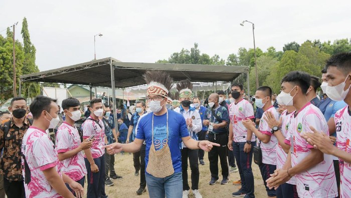 Gubernur Jawa Barat Ridwan Kamil mengujungi markas tim Jawa Barat di PON 2021