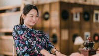 Tampak Yoon Hye Jin tak bisa menyembunyikan kebahagiannya. Foto: (dok. Instagram @tvn_drama)