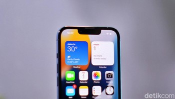 Ukuran notch lebih kecil dibandingkan pendahulunya. Foto: Adi Fida Rahman/detikINET