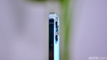 Pinggirannya masih dibuat mengkilap dan mudah meninggalkan noda sidik jari. Foto: Adi Fida Rahman/detikINET