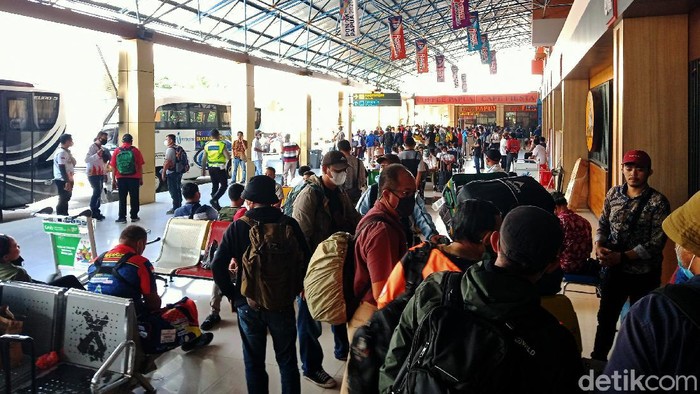 PON XX/2021 Papua memberikan energi bagi geliat perekonomian warga Bumi Cenderawasih. Hal itu kental terasa di kawasan Sentani dan Jayapura jelang pembukaan gelaran olahraga paling bergengsi di Tanah Air itu.