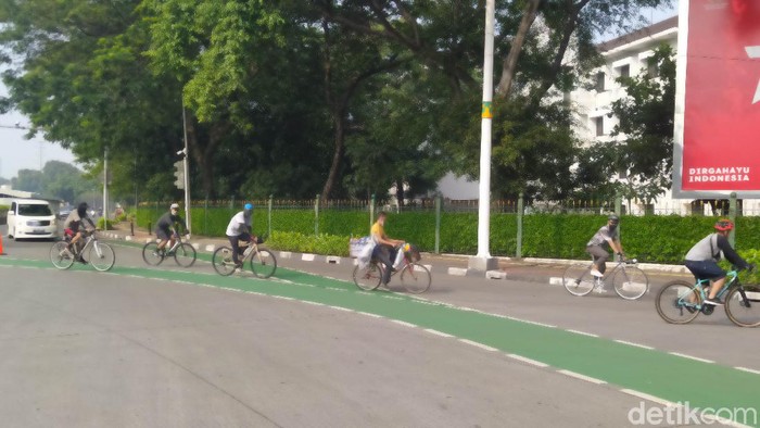 Kebijakan ganjil genap masih berlaku di sejumlah titik di DKI Jakarta, salah satunya Jl Jenderal Sudirman, Jakpus (Adhyasta/detikcom)