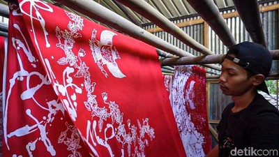 Keren, Perajin Ini Bikin Batik Bermotif Garuda Pancasila