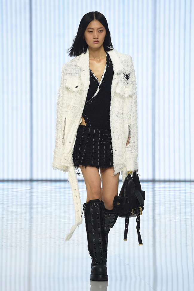 Inilah fahion show koleksi terbaru Balmain Spring/Summer 2022 di Paris Fashion week. Foto: Dominique Charriau/Getty Images.