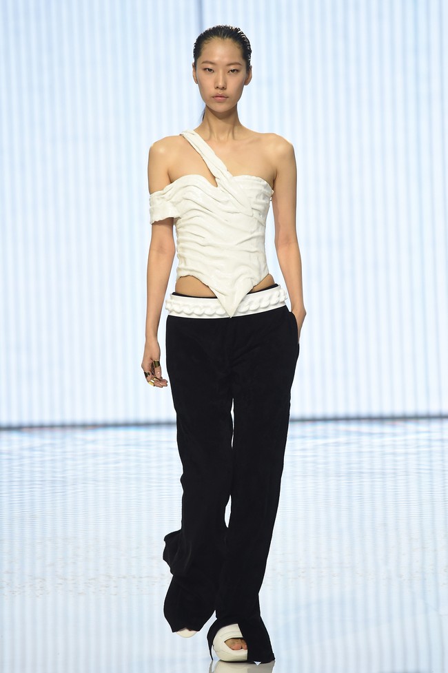 Inilah fahion show koleksi terbaru Balmain Spring/Summer 2022 di Paris Fashion week. Foto: Dominique Charriau/Getty Images.