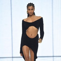 Inilah fahion show koleksi terbaru Balmain Spring/Summer 2022 di Paris Fashion week. Foto: Dominique Charriau/Getty Images.