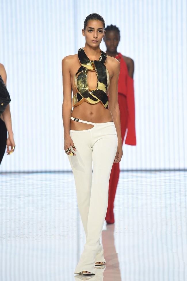 Inilah fashion show koleksi terbaru Balmain Spring/Summer 2022 di Paris Fashion week. Foto: Dominique Charriau/Getty Images.