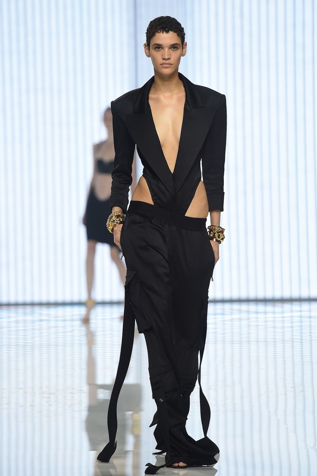 Inilah fashion show koleksi terbaru Balmain Spring/Summer 2022 di Paris Fashion week. Foto: Dominique Charriau/Getty Images.