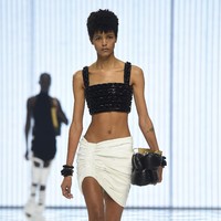 Inilah fashion show koleksi terbaru Balmain Spring/Summer 2022 di Paris Fashion week. Foto: Dominique Charriau/Getty Images.