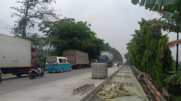 Kondisi terkini jalan yang sempat viral di Tangerang, gara-gara baru dicor langsung diinjak warga dan dilewati kendaraan