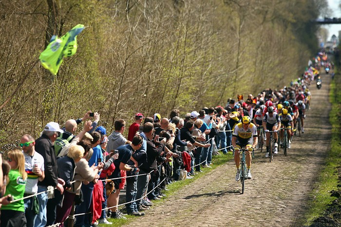 Lebih Dekat dengan Nerakanya Para Pesepeda, Jalur Paris-Roubaix Balapan klasik Paris-Roubaix dikenal dengan jalur berbatu yang tidak ramah pesepeda. Ia dijuluki Hell of the North. Seperti apa sih wujudnya?