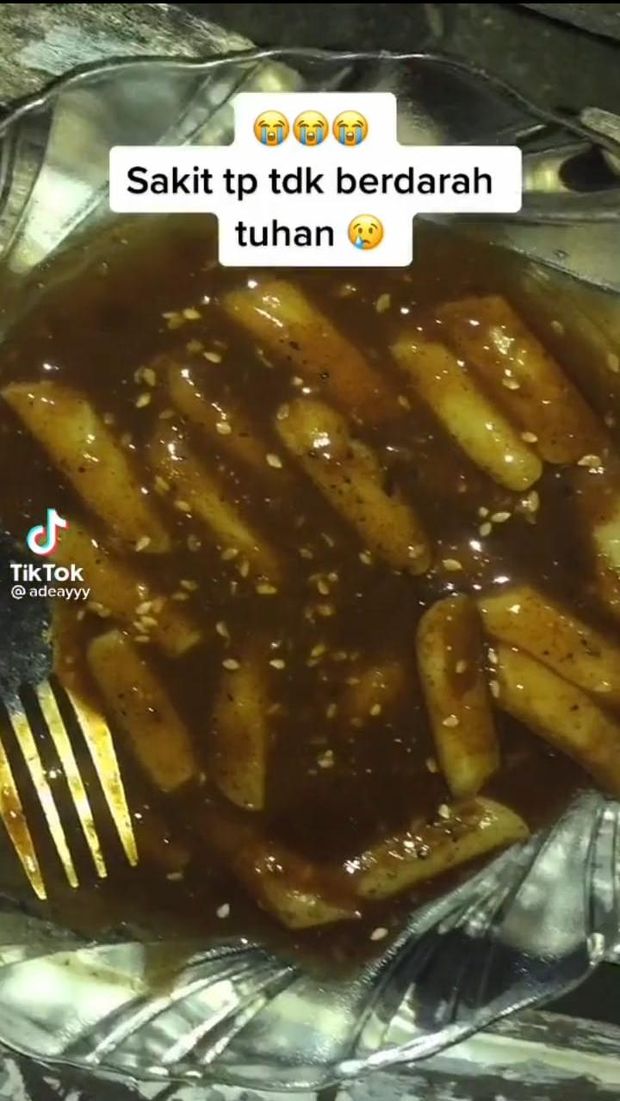 Duh! Netizen Ini Tak Sadar Campurkan Silica Gel ke Tteokbokki