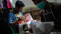 Dengan memberikan pelatihan membatik ini, sekaligus mengajarkan para ABK untuk lebih fokus dan konsentrasi.