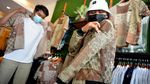 Mengintip Pembuatan Batik Kasual di Bali